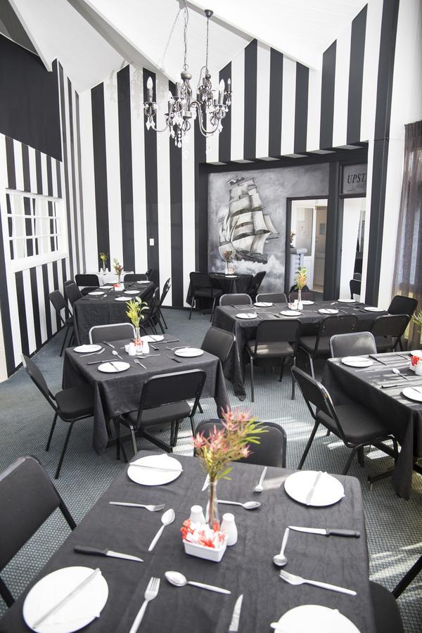 Savoy Hotel Jeffreysbaai Buitenkant foto
